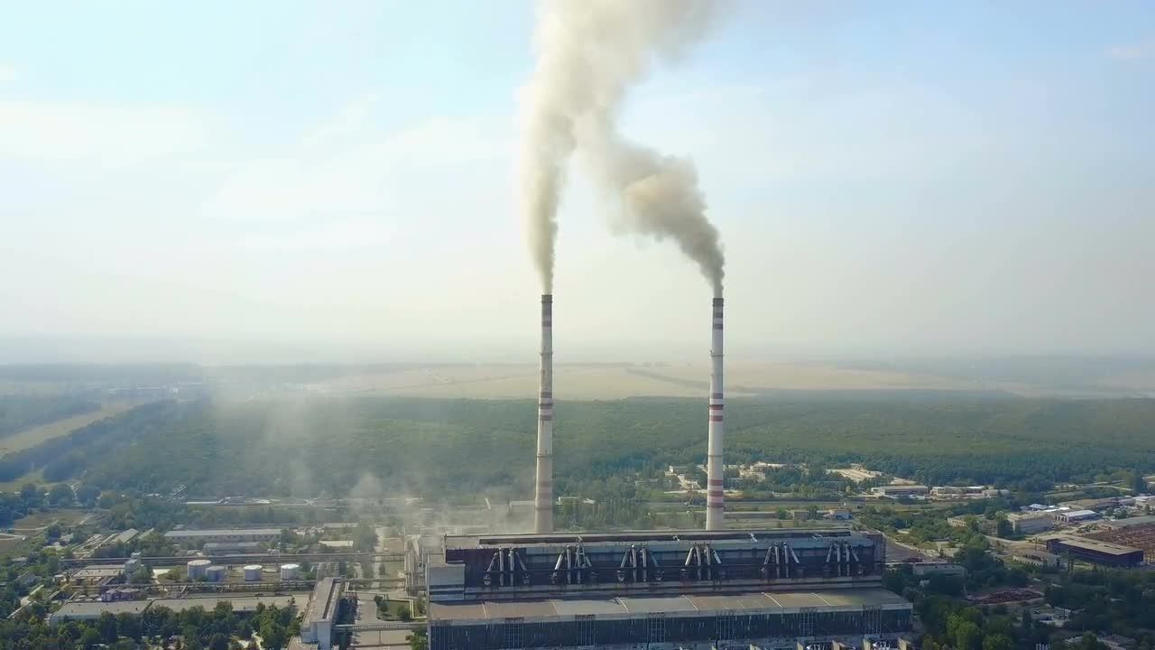工业烟囱释放有毒烟雾视频
