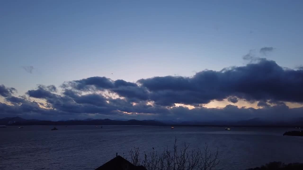 晚上海景云层视频素材