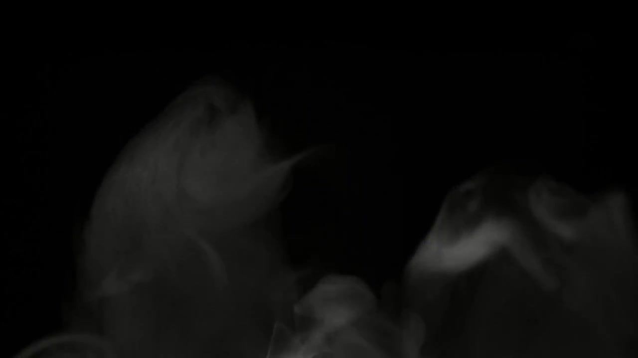 黑暗背景烟雾升起烟雾视频特效素材