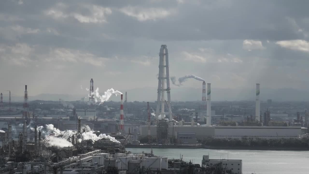 工业工厂厂房烟囱烟雾视频素材