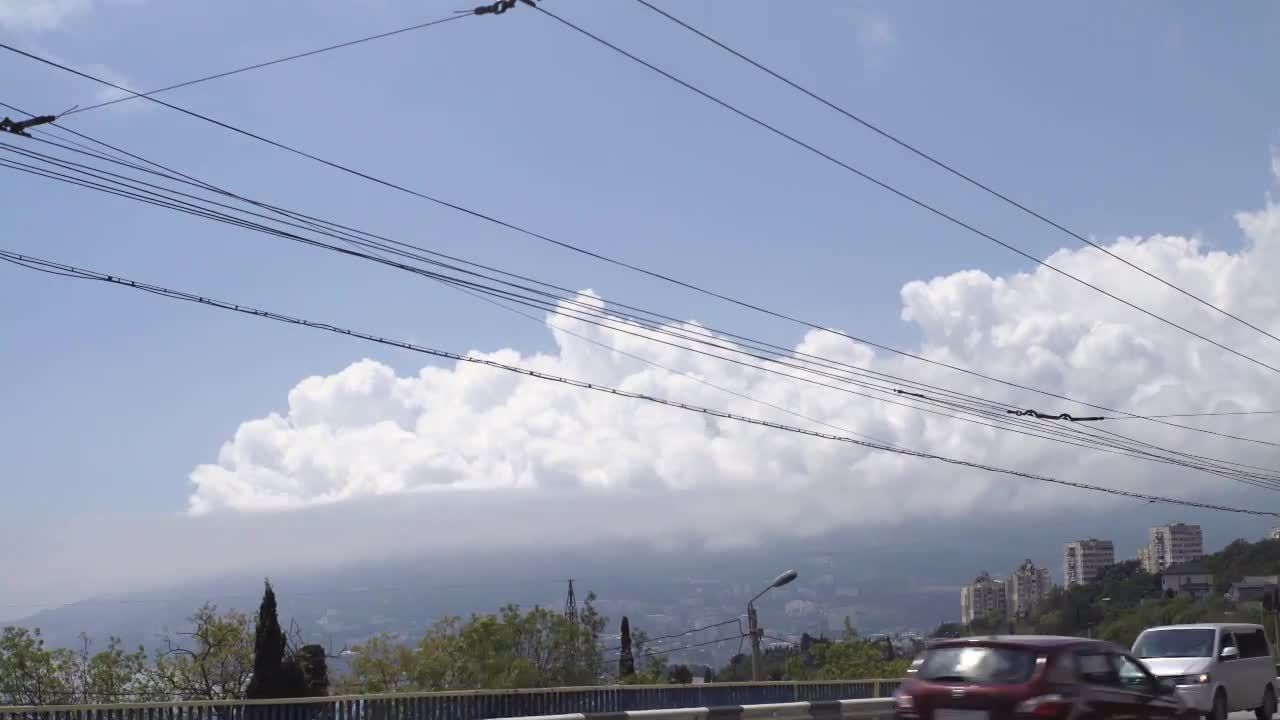 高速公路上空乌云沸腾视频素材