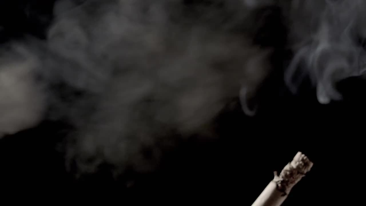 香烟烟雾实拍视频素材