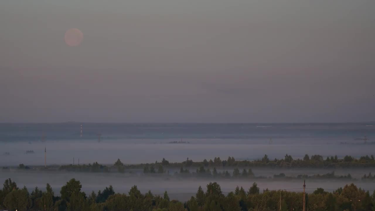月亮和早晨的雾烟雾视频素材