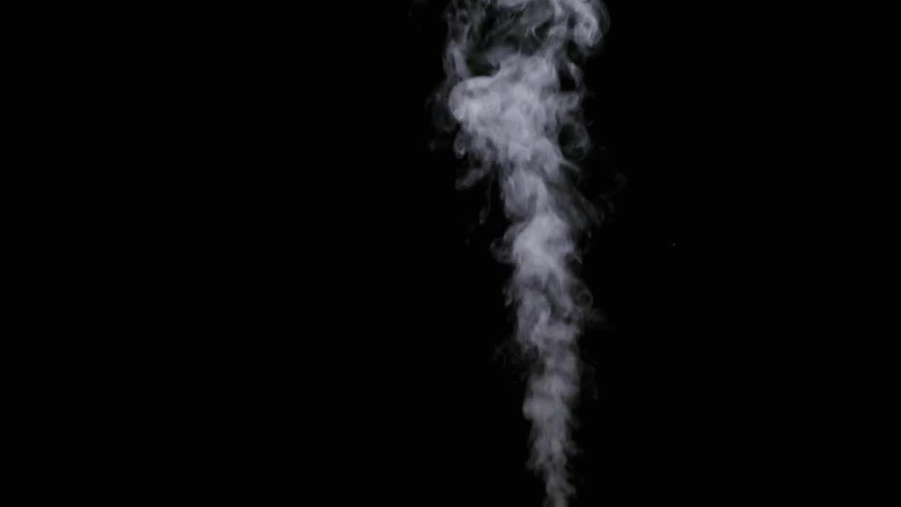 烟气上升的细支柱烟雾视频素材