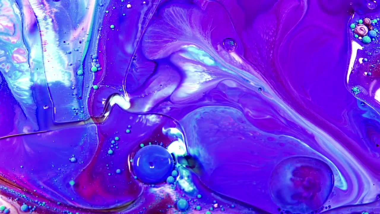 流动的彩色油漆实拍视频素材