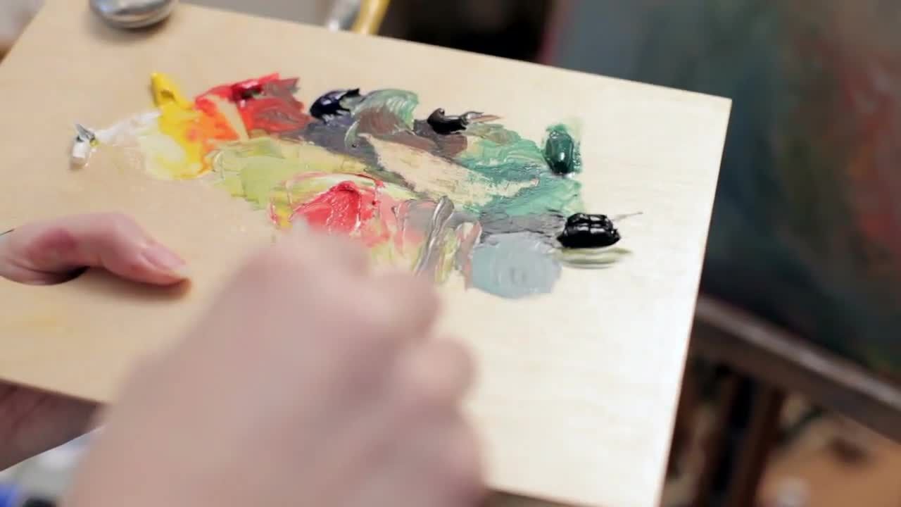 混合油漆的艺术家视频