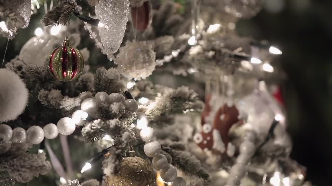 冬季圣诞树装饰特效视频
