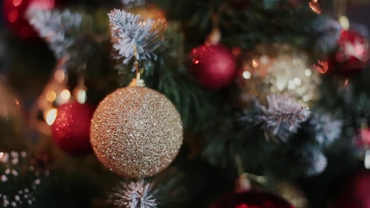 美丽的圣诞树装饰特写镜头视频特效