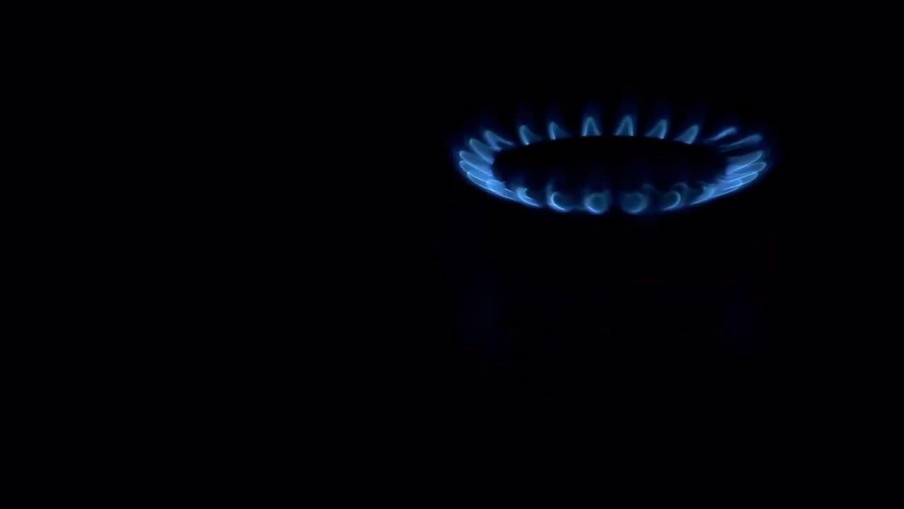 厨房燃气灶燃烧火焰视频素材