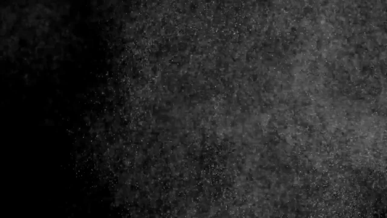 白色小颗粒在纯黑色背景下掉落视频特效