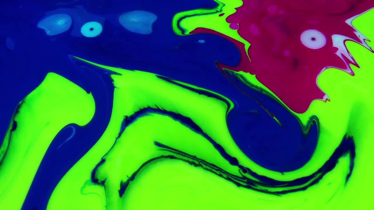 彩色液体涂料纹理设计的特写镜头视频素材