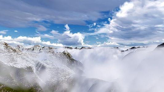 飞越多云的山脉视频素材