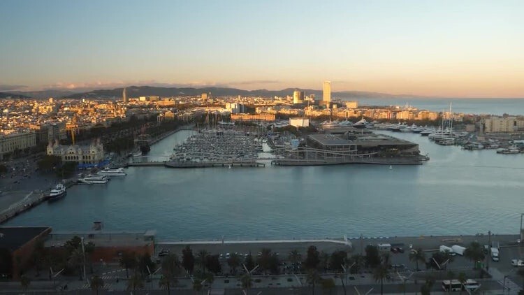 俯瞰巴塞罗那海港视频素材