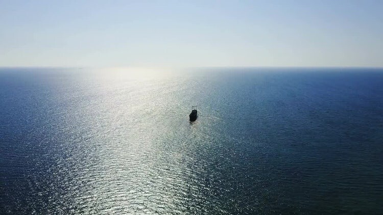 船舶行驶在塞浦路斯海面视频素材