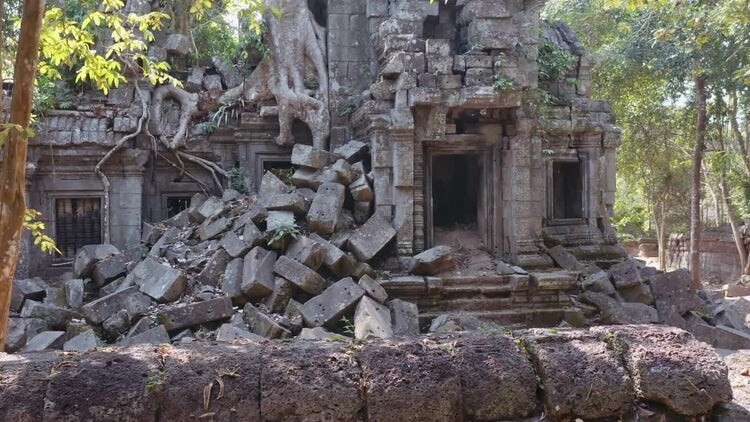 石庙废墟内堆着瓦砾和石头视频素材