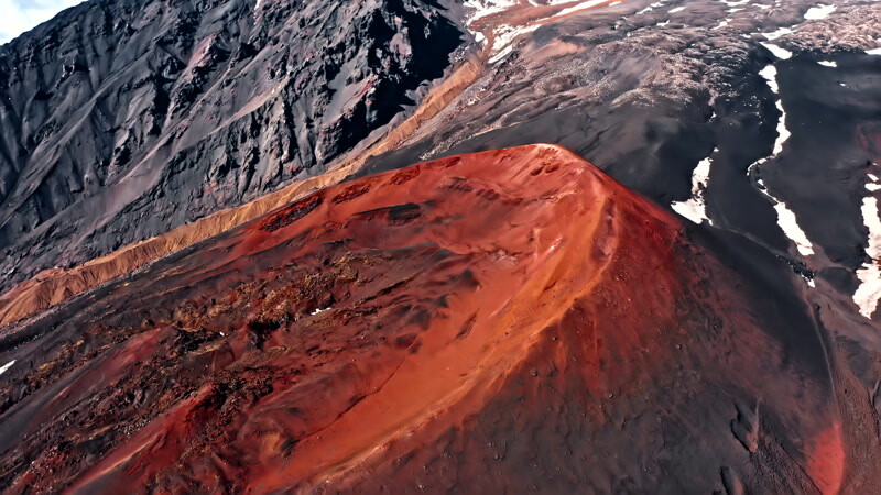 火山区空中的红色和黑色地球实拍视频