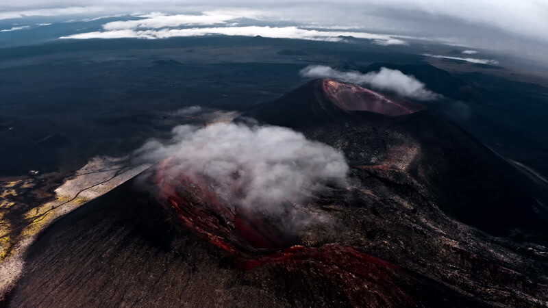 火山上空移动的云空中实拍视频