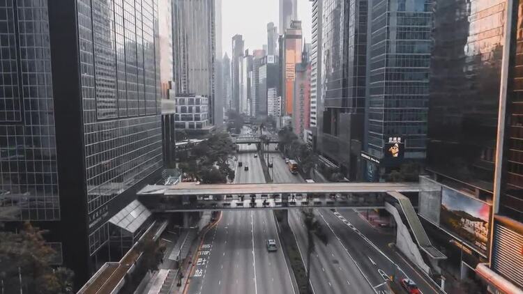 公路旁的香港红外航拍实拍视频素材