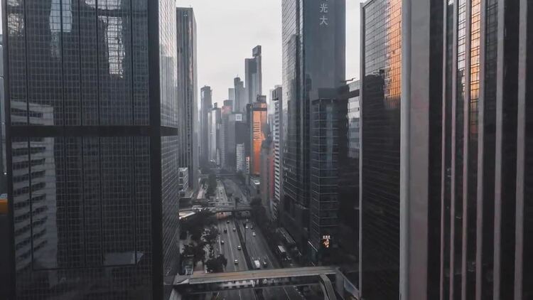 香港高速公路旁摩天大厦红外实拍视频素材