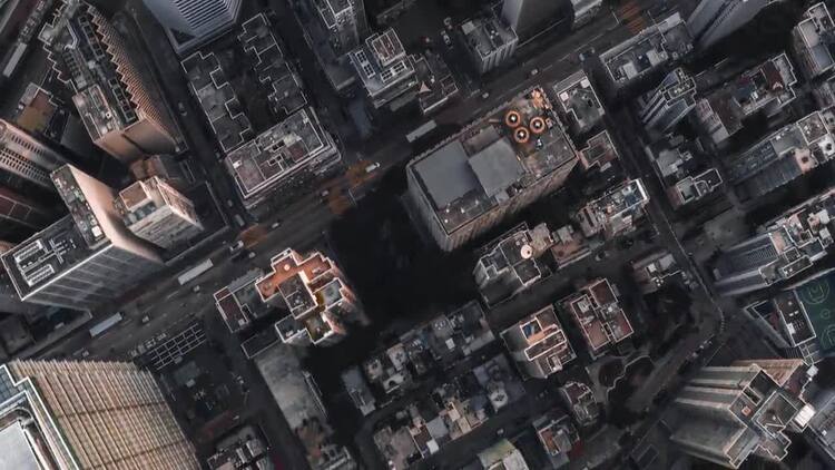 在城市空中建造屋顶实拍视频素材