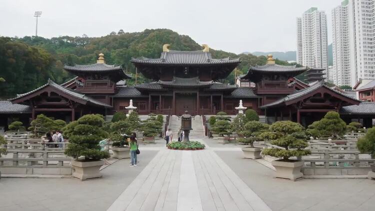 中国寺庙外的庭院实拍视频素材